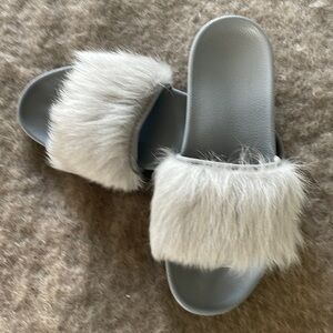 UGG furry slide